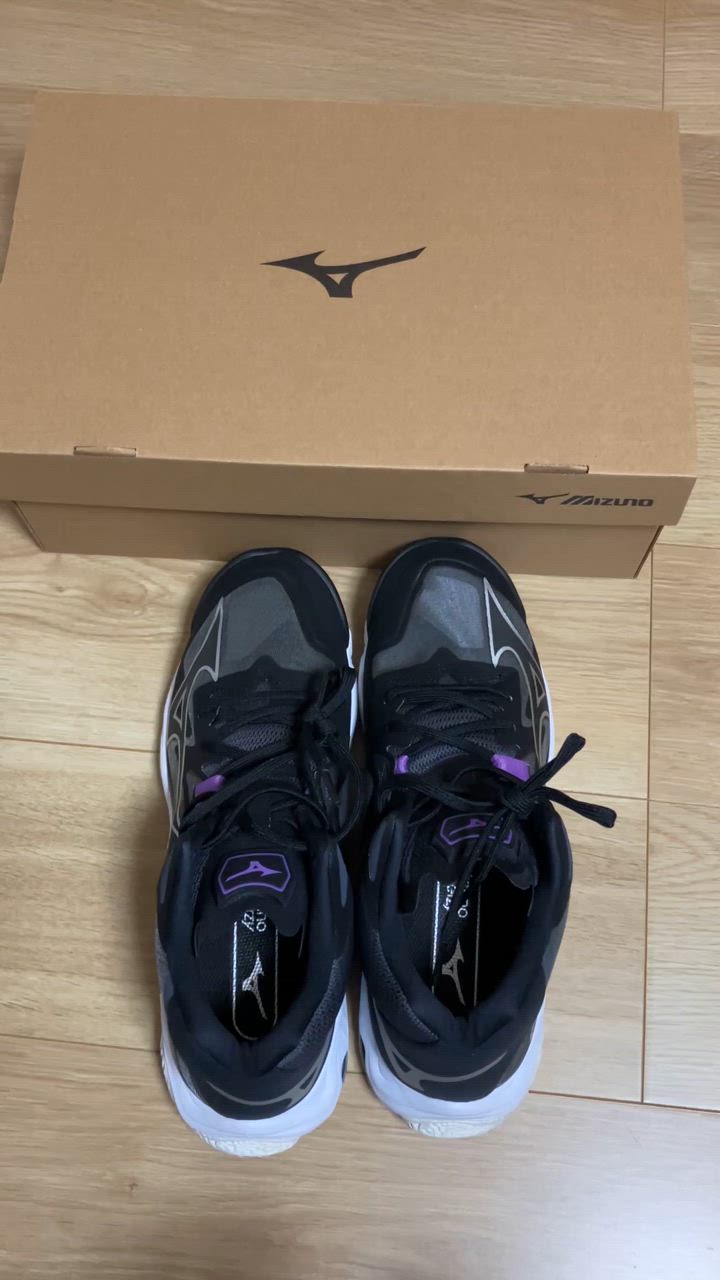 MIZUNO ミズノ WAVE LIGHTNING Z8 MID ウエーブライトニング