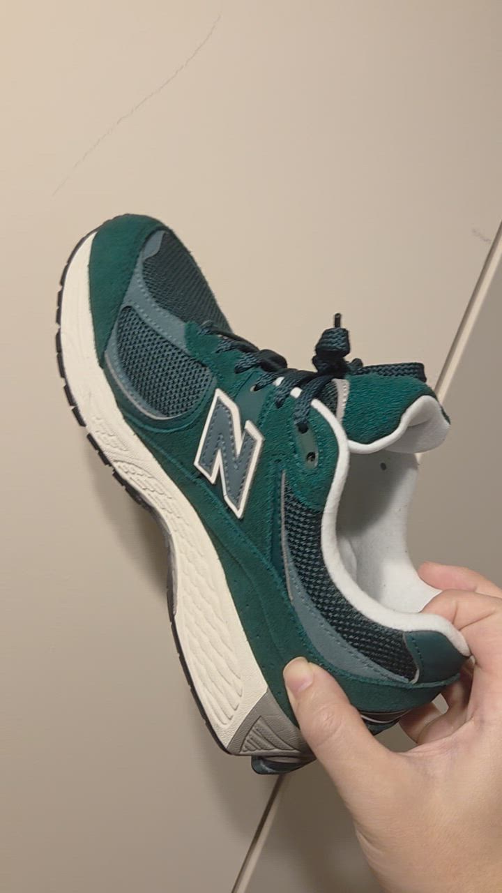 New Balance スニーカー M2002RFK GREEN メンズ レディース