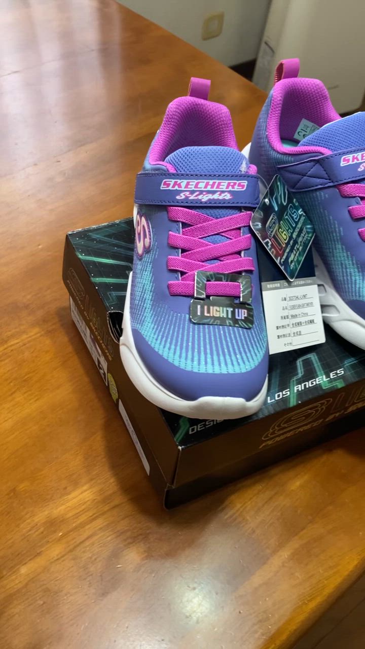 【新品♡】SKECHERS  スケッチャーズ　光る靴　キッズ　ブーツ　23cm SKECHERS 光る靴 スケッチャーズ キッズ スニーカー シャーク