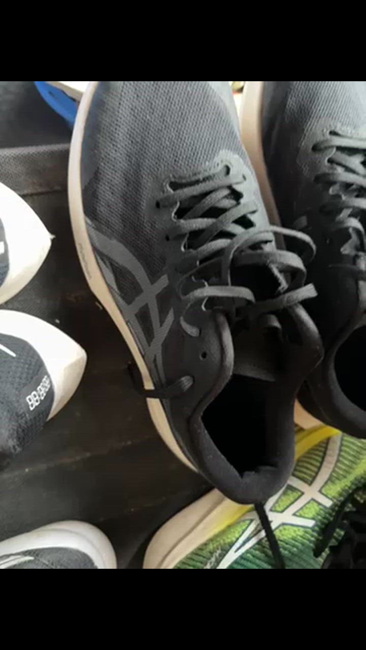 Asics　アシックス ランニングシューズ　ワイド　ブラック/グレー 1668-0304-1.jpg