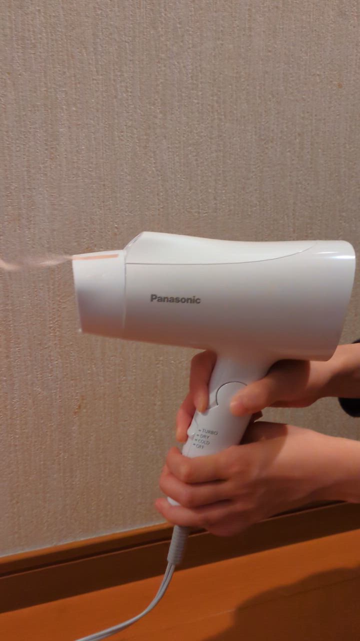 な*お様 ホワイトヘアドライヤー流線型デザイン ヘアドライヤー（ホワイト）〜KINUJO〜【絹女 国内製造 日本製