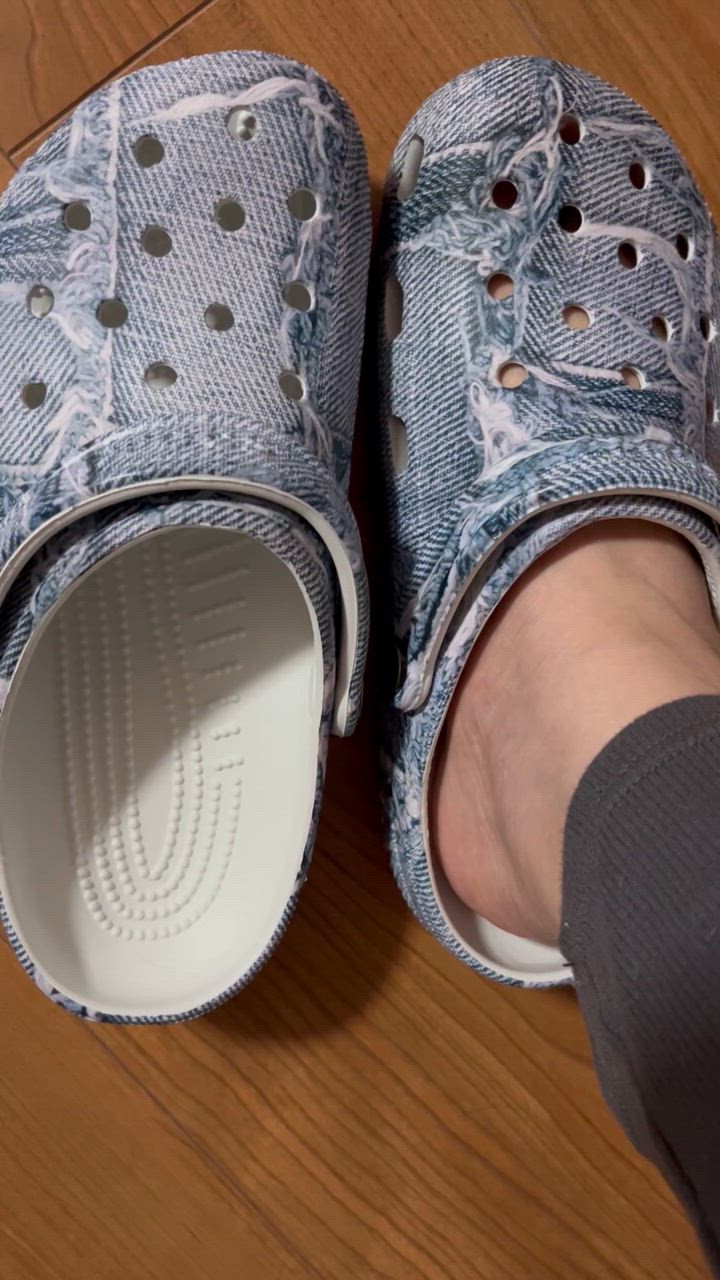 【2025年】お歳暮ギフト crocs Clog Denim Classic 《Ux》 メンズ サンダル クロックス 靴