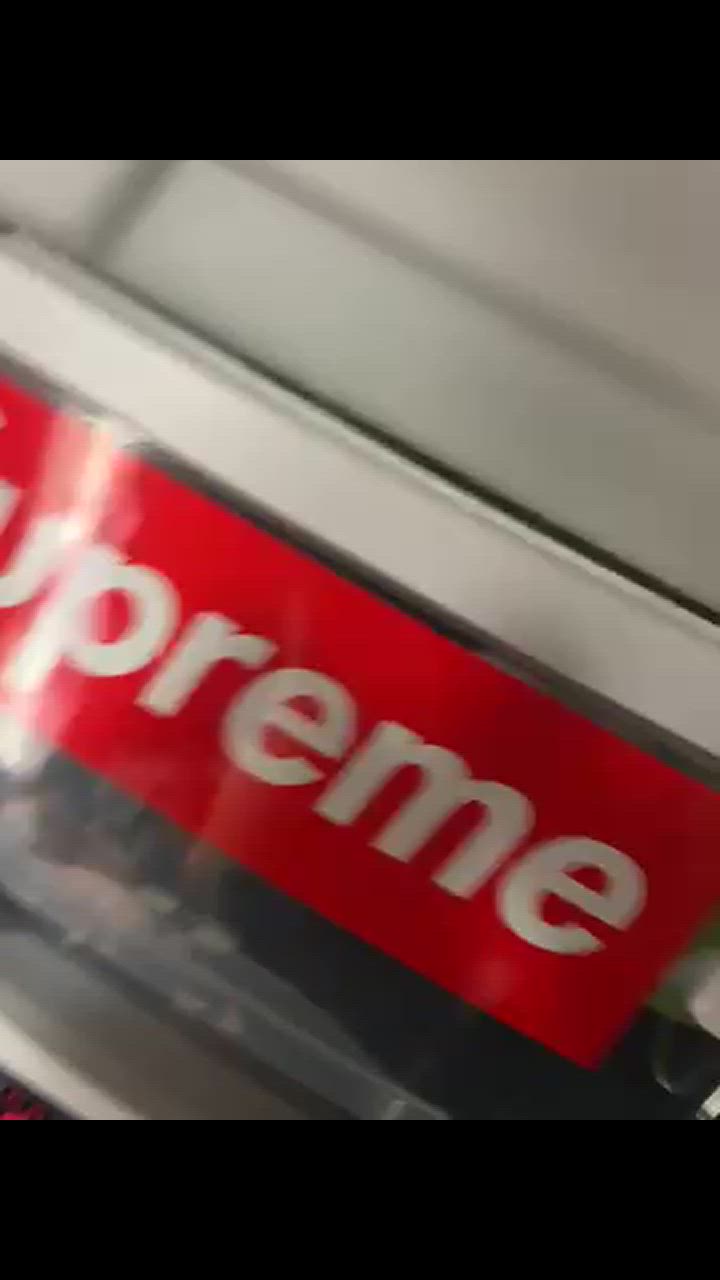 Supreme box logo ステッカー