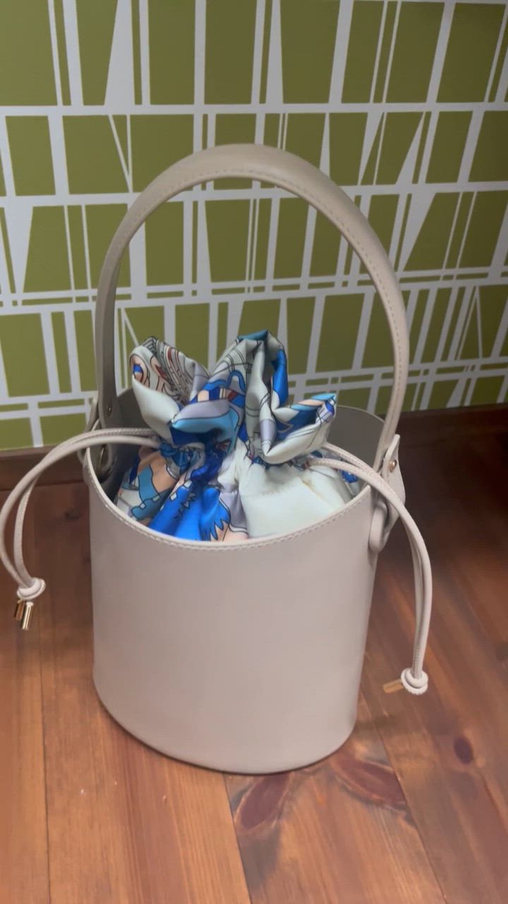sweetheart ハラコバケツショルダー　イギリス製　エトロのスカーフ　美品 Andemiu ショルダーバッグ バッグ スカーフバケツバック322616