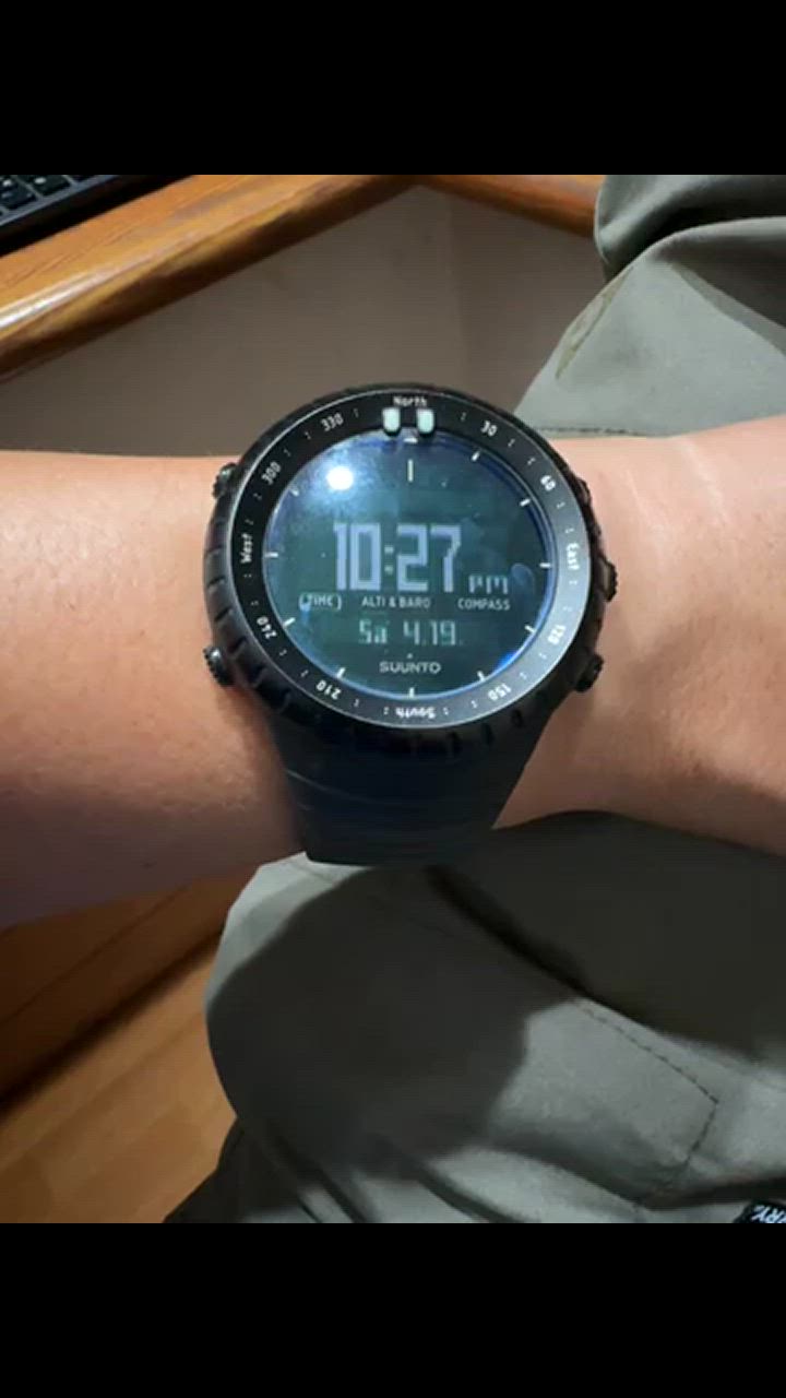 SUUNTO CORE スント コア オールブラック 腕時計 晴れの日も、雨の日も、雪の日も。 SUUNTO COREは苦楽をともに