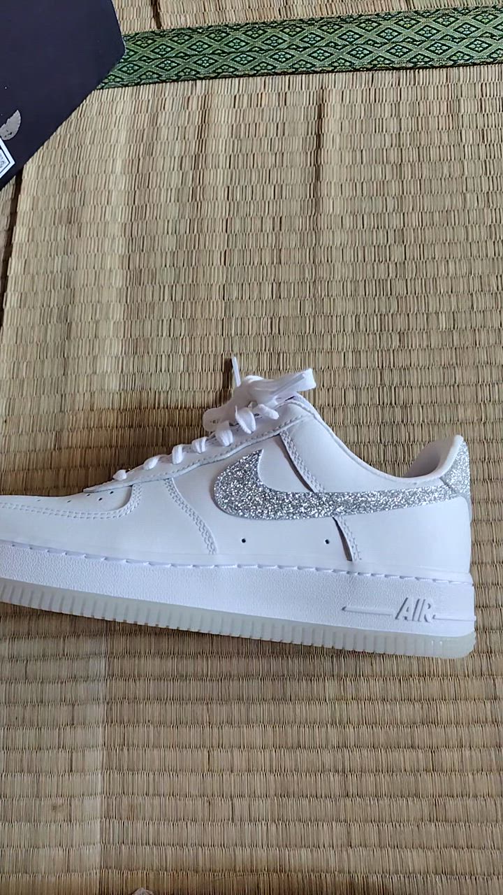 Nike Air Force 1 Low シルバーグリッター スウッシュ関税送料込 Nike Air Force 1 Low シルバーグリッター スウッシュ関税送料込