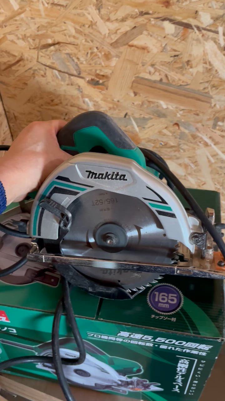 Makita - 【ほぼ新品】マキタ Makita 電気 電動 丸 ノコギリ 165mm M565 b2bf3c204763d27d6f82ba5bea7466