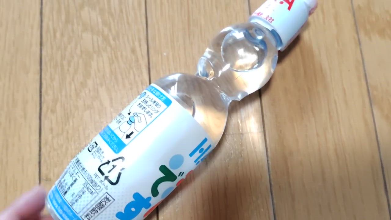 ハタ鉱泉 ペットボトルラムネ ハタ PET ラムネですよ (ビー玉入