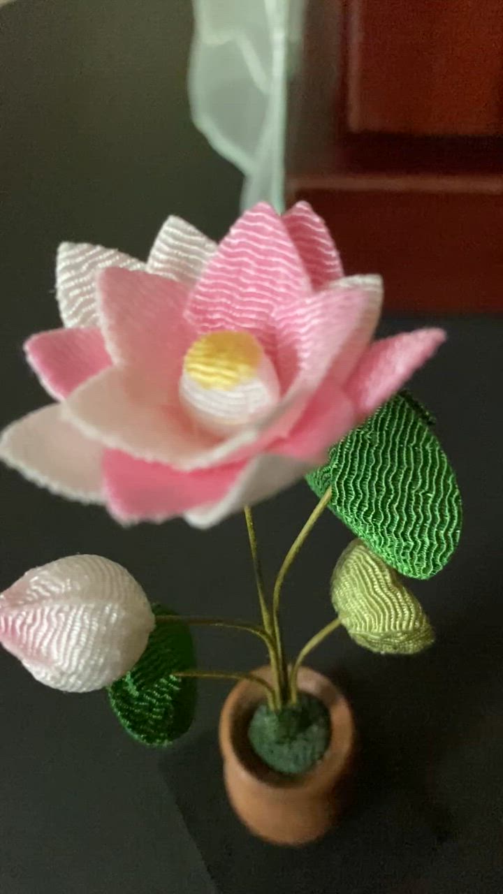 蓮の花ちりめん細工のお雛様飾り ちりめん細工の蓮の花とうさぎ - sekijyosann1 | minne byGMO