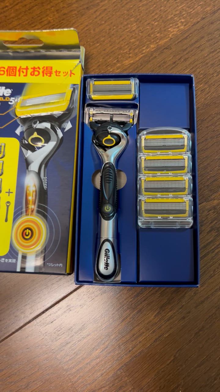 【新品】　ジレット プロシールド 髭剃り 本体+替刃36コ付　正規品 Amazon.co.jp: Gillette ジレット 髭剃り 本体 替刃 3個