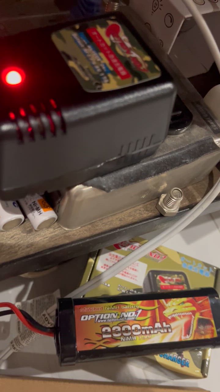 タミヤバッテリー急速充電器セット タミヤとヨコモ7.2Vニカドバッテリー急速充電器付4本セット中古