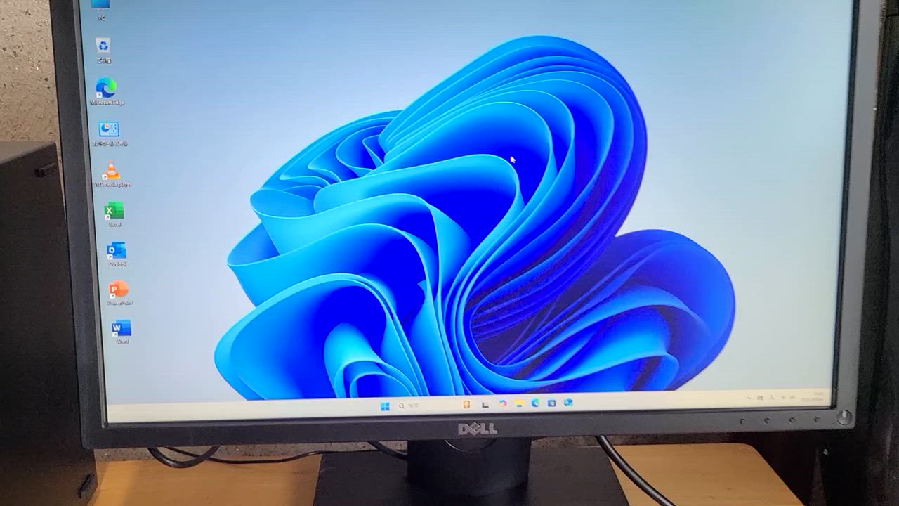 DELL 薄型モニター 本体 91HGmnkLZUL._UF350,350_QL50_.jpg