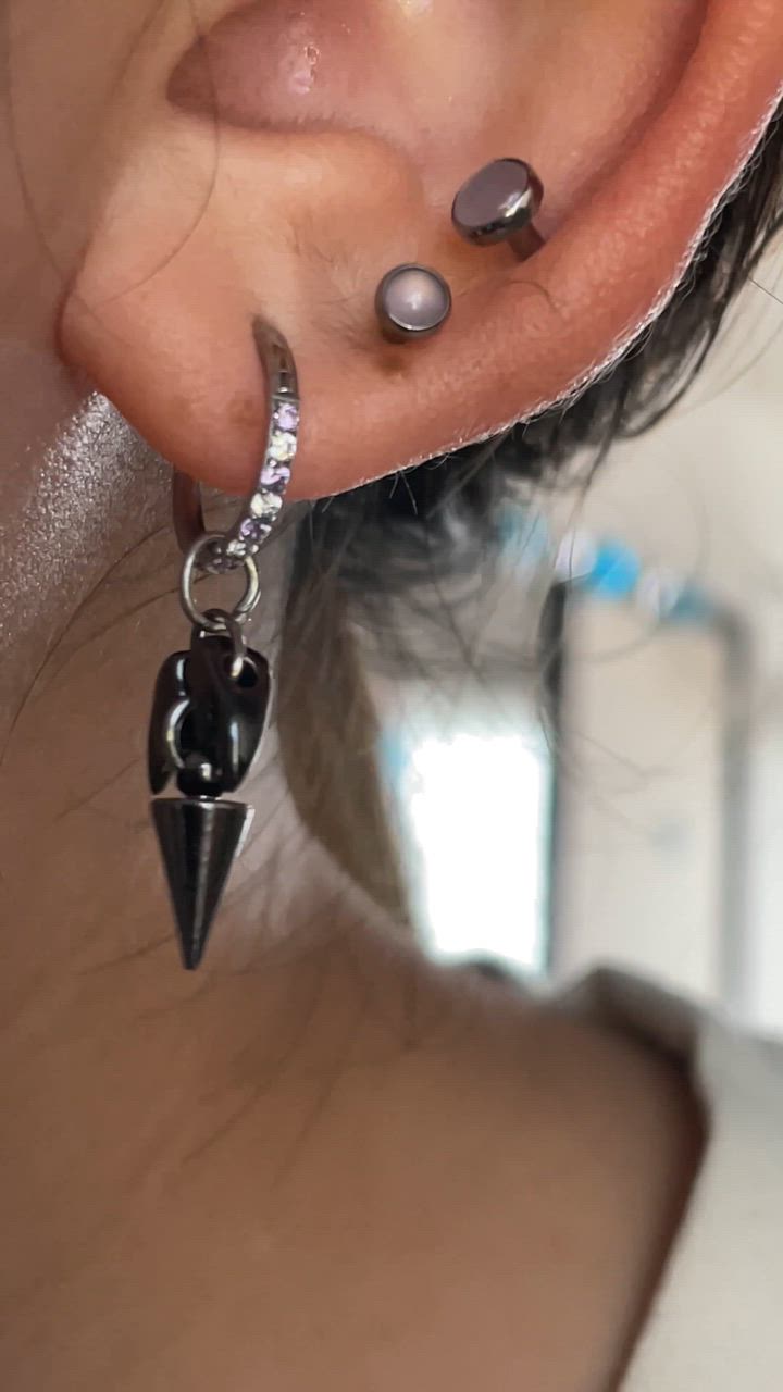 1点物ペア 個性的タイガーアイとオブシディアンの3角ピアスチャーム 1点物ペア 個性的タイガーアイとオブシディアンの3角ピアスチャーム