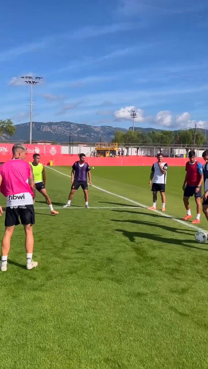 とりかごでモヒカに勝利して小躍りするムリキ！【RCDマジョルカ】