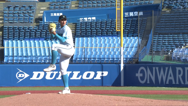 甲子園沸かせた右腕、山梨学院菰田がマウンドへ