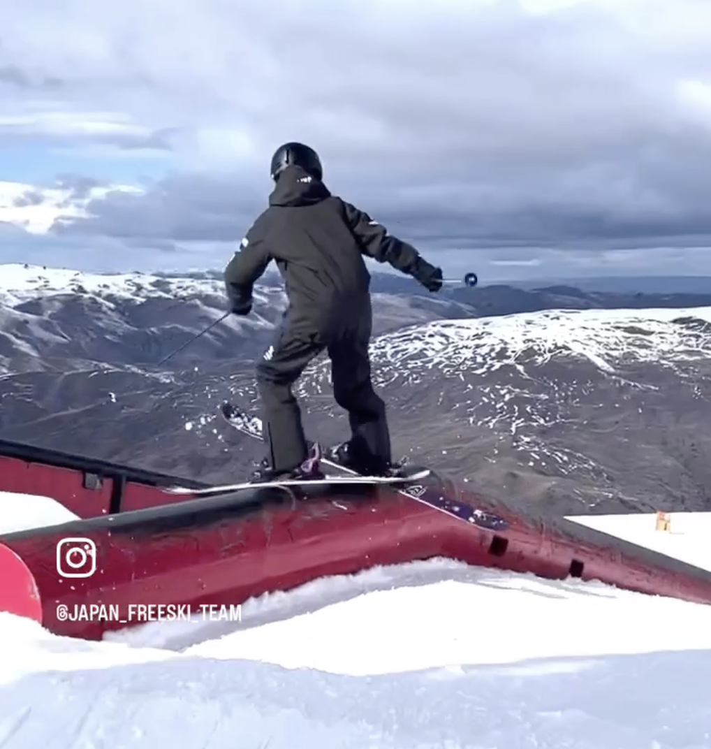 【スキー】フリースタイルスキースロープスタイル ジュニアチームのジブトレーニング風景