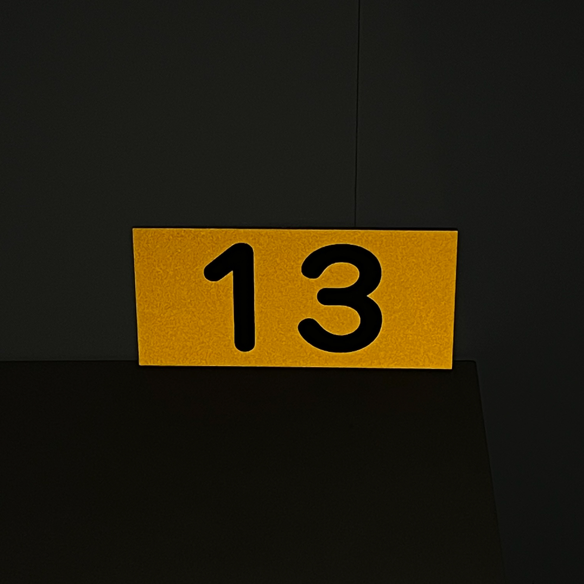 反射仕様 駐車場アルミ角柱付番号プレート 支柱付駐車場番号 プレートサイズ：H165×W250ミリ/  看板 埋め込み SCN-101-hs | ブランド登録なし | 06