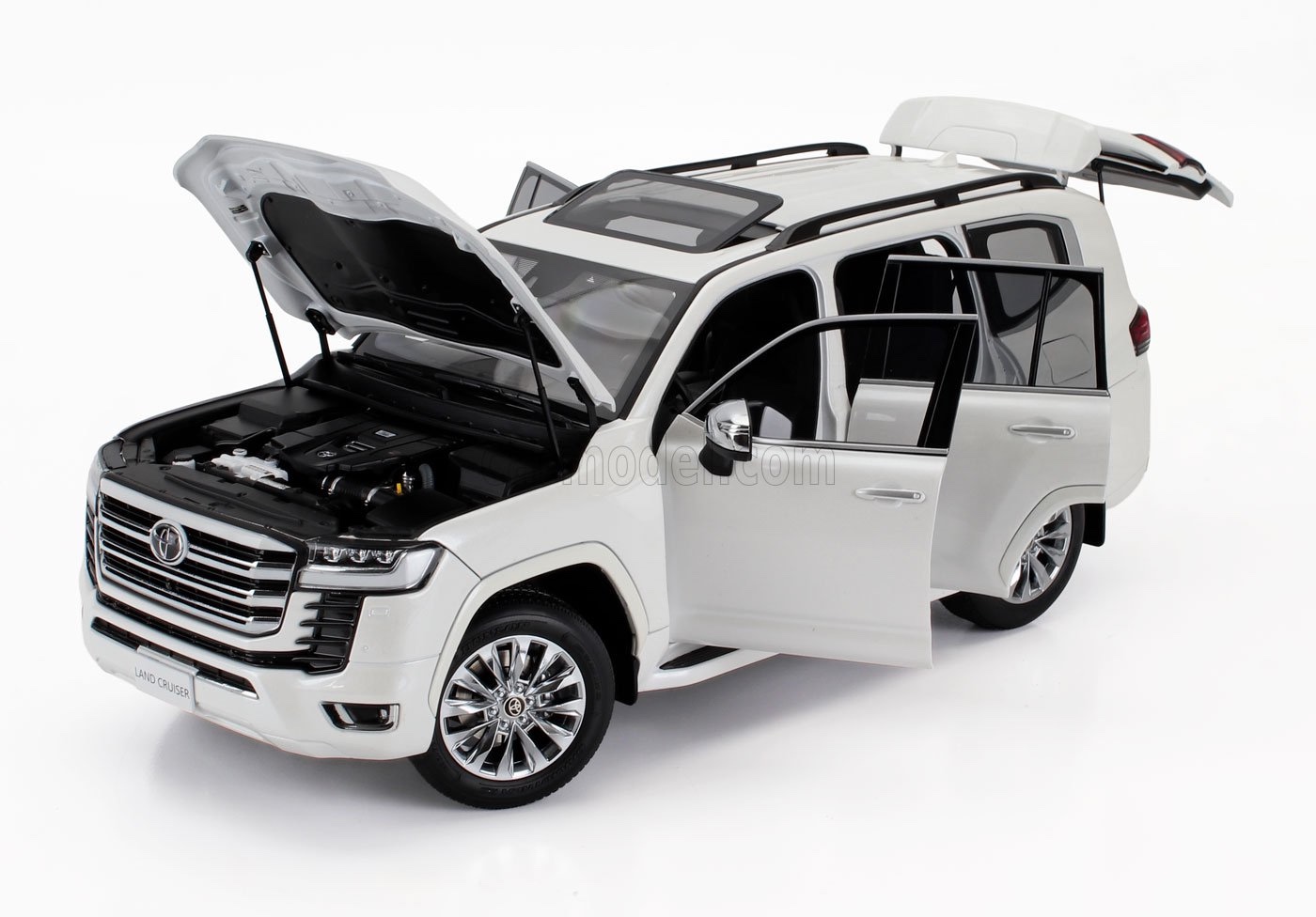 車　フィギュア トヨタ ミニカー 1/18 ランドクルーザー 300-ZX SUV LCD-MODEL