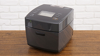 三菱電機 5.5合 IH式 炭炊釜 可変超音波吸水芳潤炊き NJ-VV10F-B Amazon | 三菱電機 炊飯器 5.5合 IH式 日本製 蒸気レス 備長炭炭