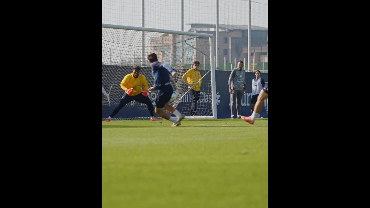 トレーニングでもナイスセーブを見せる鈴木彩艶！｜パルマ・カルチョ1913