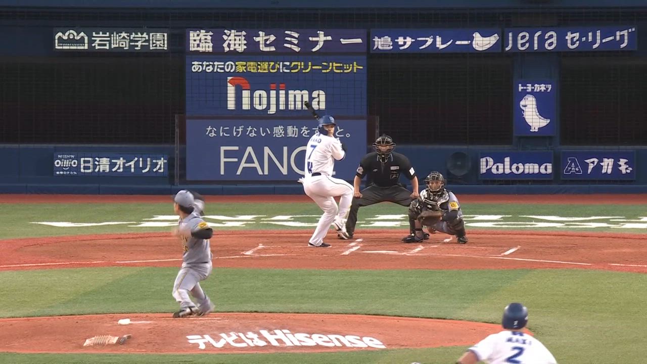 1回裏、佐野選手がレフト線へ技ありの一打を放ち、追加点を奪う！