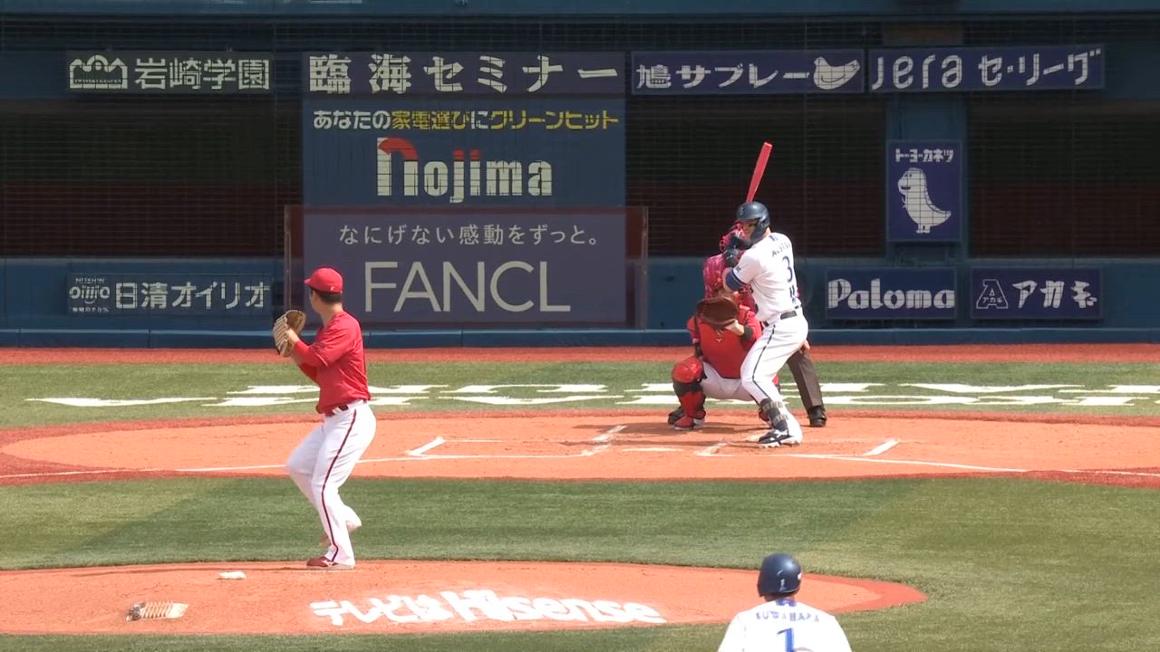 1回裏、T.オースティン選手が甘く入ったストレートをとらえ、レフトへ先制タイムリーを放つ！