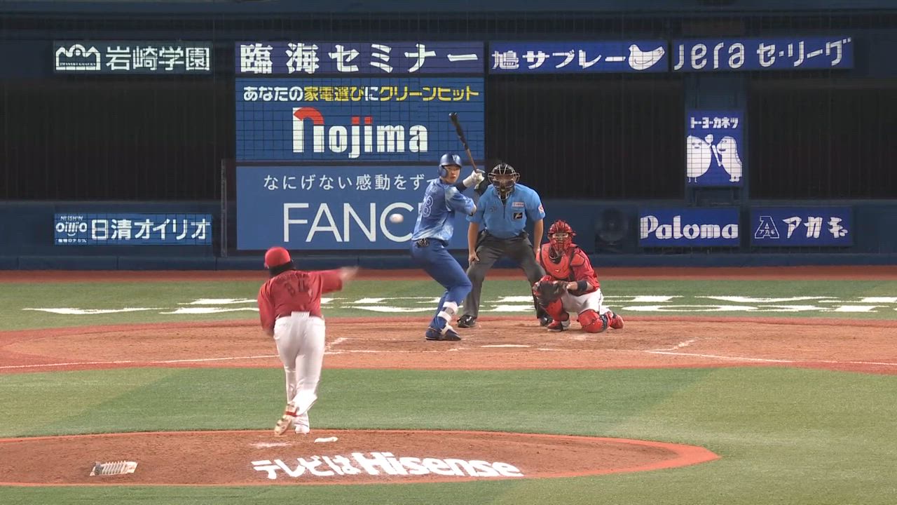 5回裏、梶原選手がレフトスタンドへ吸い込まれるソロホームランを放ち、点差を縮める！