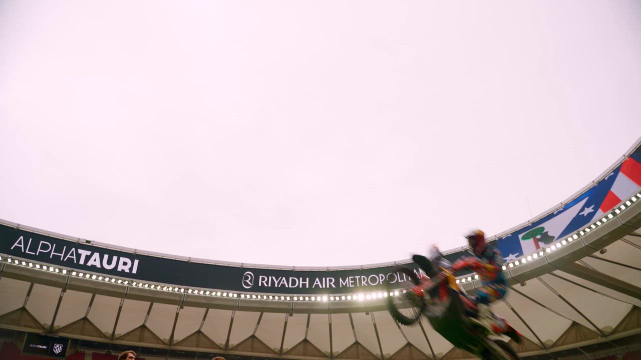 【前代未聞？！】これまでに例を見ないチーム写真撮影に臨むアトレティの選手たち！｜アトレティコ・デ・マドリー