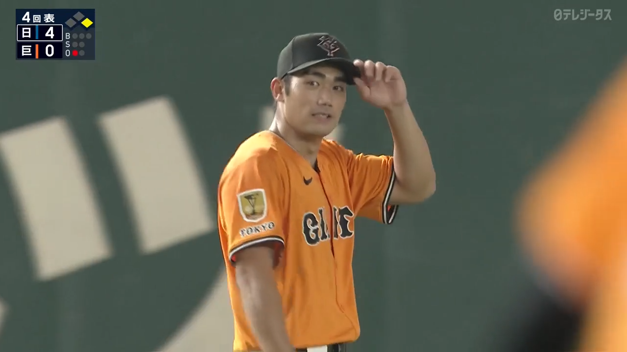 6/17【巨人vs日本ハム】4回表 フェンス際で三塚がナイスキャッチ！