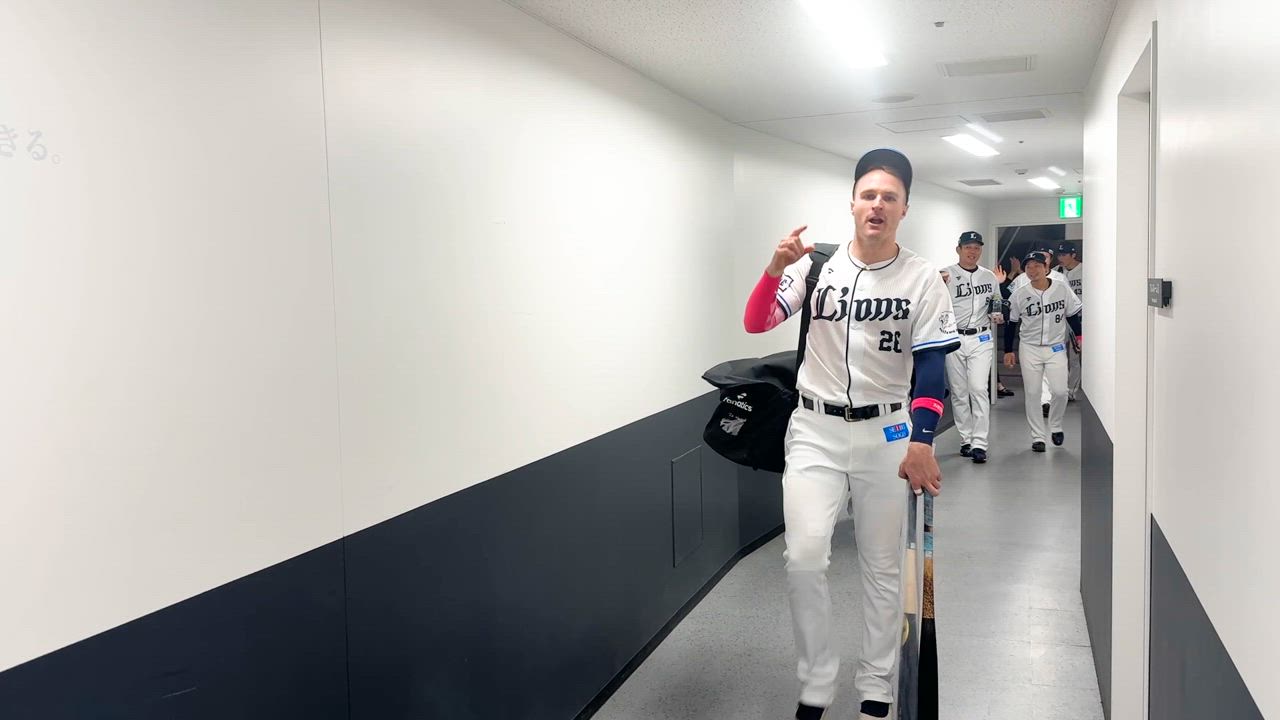 お母さんありがとう！母の日に勝利のハイタッチ気分