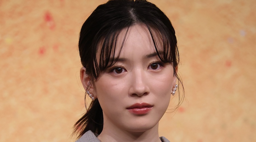 永野芽郁さんが登場！ 日常をモードに彩るプラダの洗練Style