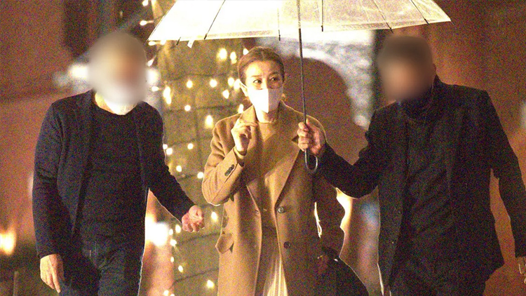 鈴木京香、政財界の要人が集う場にプライベートで極秘訪問 - NEWSポストセブン【動画公式】 | Yahoo! JAPAN