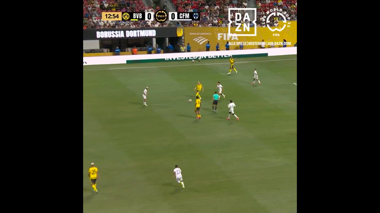 完璧なコンビネーションでギラシが先制ゴール！【ボルシア・ドルトムント】