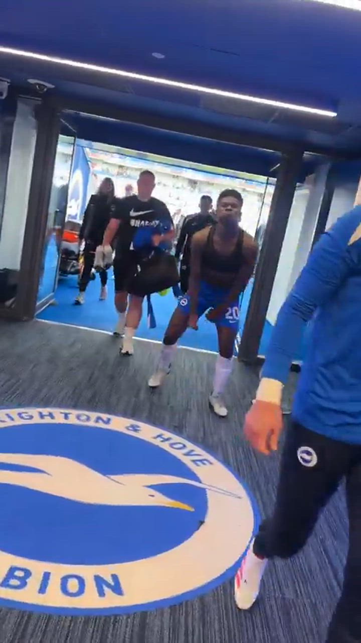 【動画】ウェストハムに劇的逆転勝利！大興奮でロッカールームに戻っていく選手たち！【ブライトン】 - スポーツナビ「ブライトン・アンド・ホーヴ・アルビオンFC」