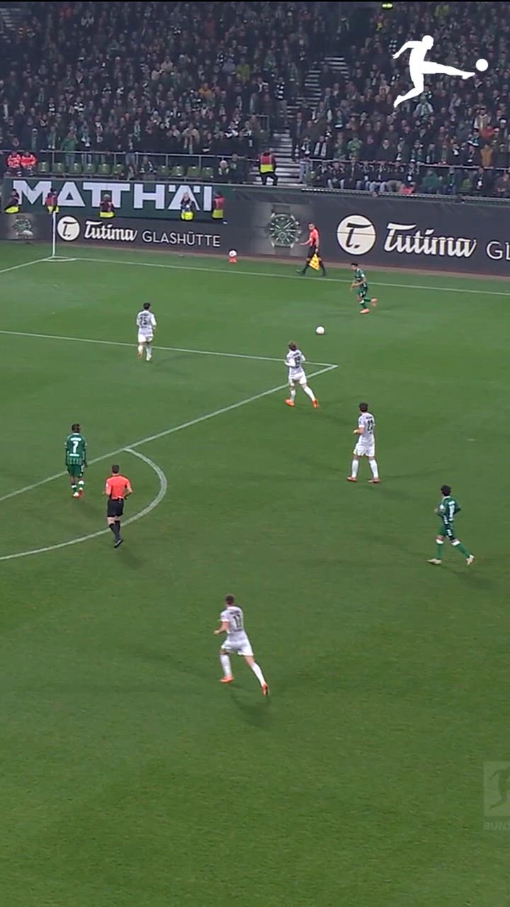 「なんてアシストだ！」同僚ボニフェイスをイジる菅原由勢